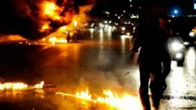 Mısır'da demokrasi yanlılarına saldırı: 100 yaralı