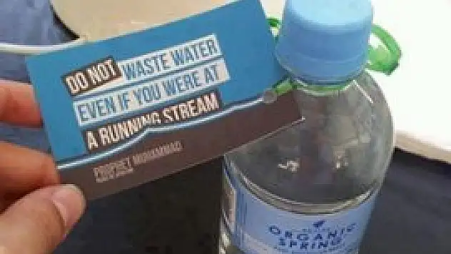 Hadisli su şişesi sosyal medyayı salladı