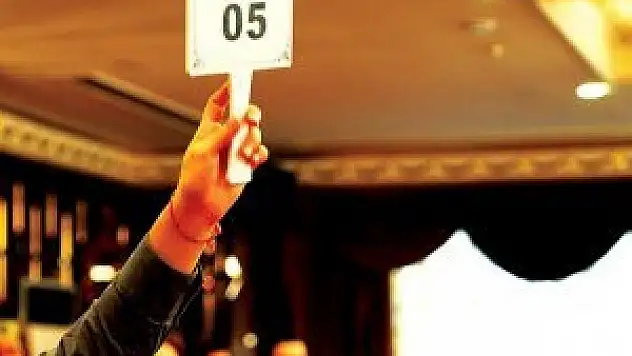 Tenis topu büyüklüğündeki elmas açık artırmaya çıkarılacak