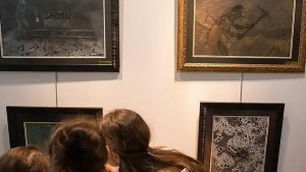 Ebruyla ruhunu iyileştirdi