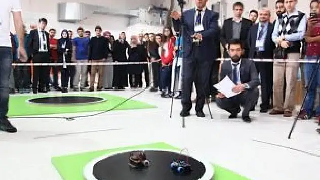 Öğrenciler robotları yarıştırdı