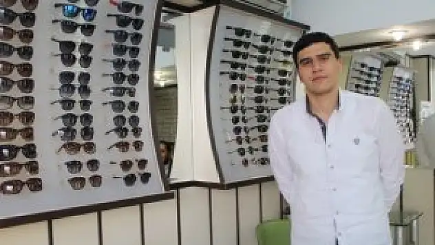 Gözlük şıklık aracı değil