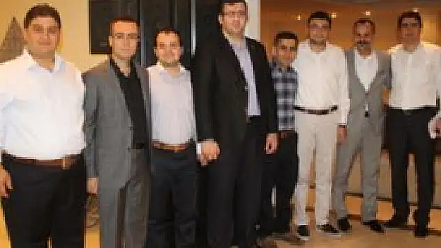 Genç girişimcilerden birlik pozu!