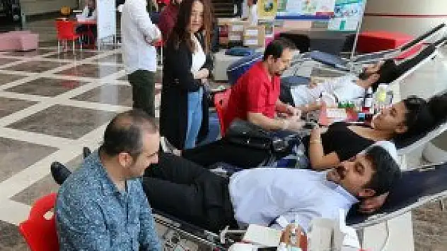 KTO Karatay Üniversitesi öğrenci ve personelinden kan bağışı