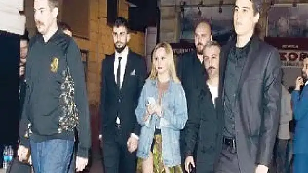 Alexandra Stan konsere 6 korumayla geldi