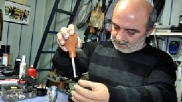 Fotoğraf makineleri tek kolla hayat buluyor