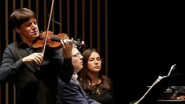 'Metrodaki Kemancı' İstanbul'da konser verdi