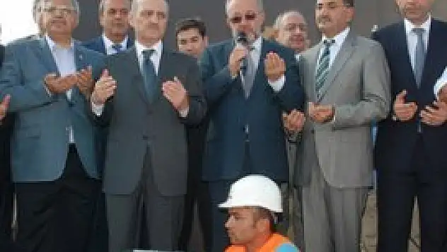 Çamlıca Camisinin temeli atıldı