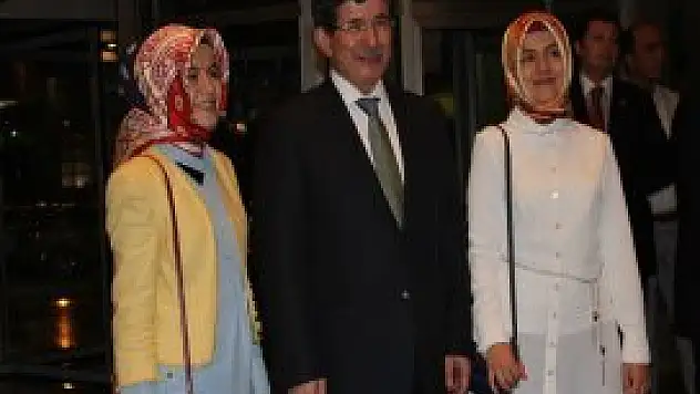 Davutoğlu'ndan Vali Doğan'a veda yemeği
