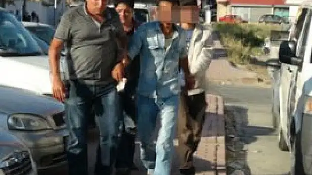 Hırsız, ev sahibini bıçakladı