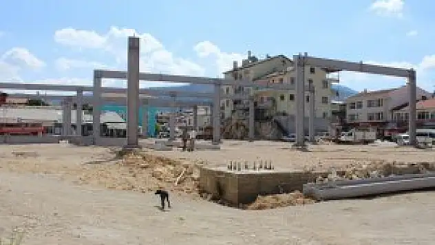 Bozkır kapalı pazar alanı tüm hızıyla devam ediyor