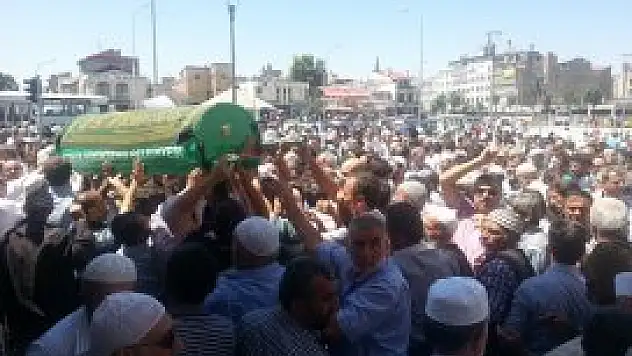 Ekrem Keleş'in Babası Toprağa Verildi