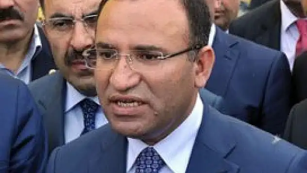 Türkiye'de kriz duasına çıkan insanlar var