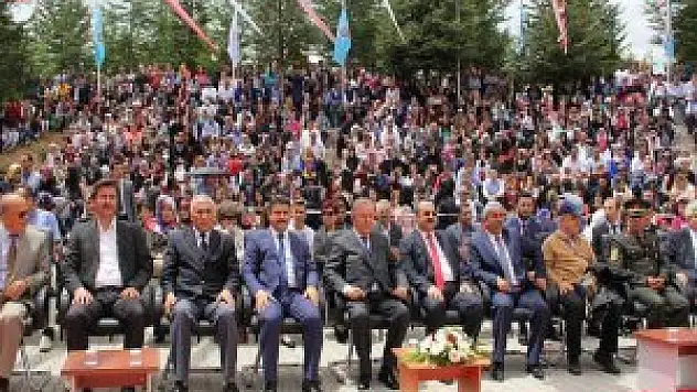 Akören, mezunlarını coşkuyla uğurladı