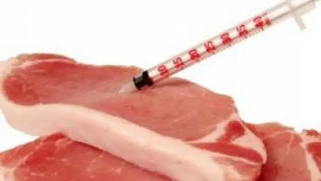 Ete şırınga ile kanserojen sıvı sıkıyorlar!