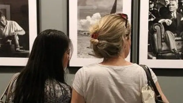 'İnsan İnsanı Çekermiş' sergisi açıldı