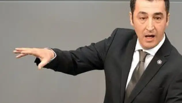 Skandal kararda imzası olan Türk: Cem Özdemir