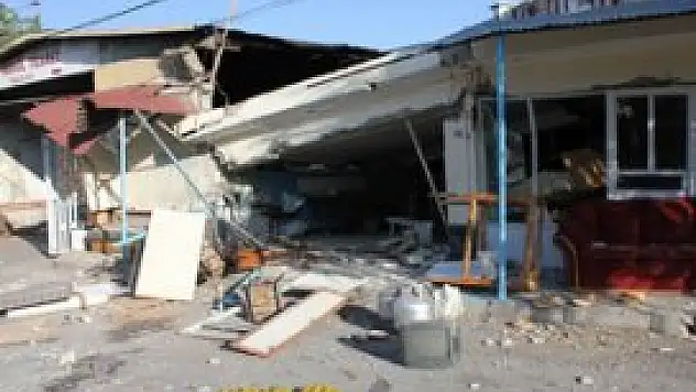 Patlayan tüp lokantayı yerle bir etti