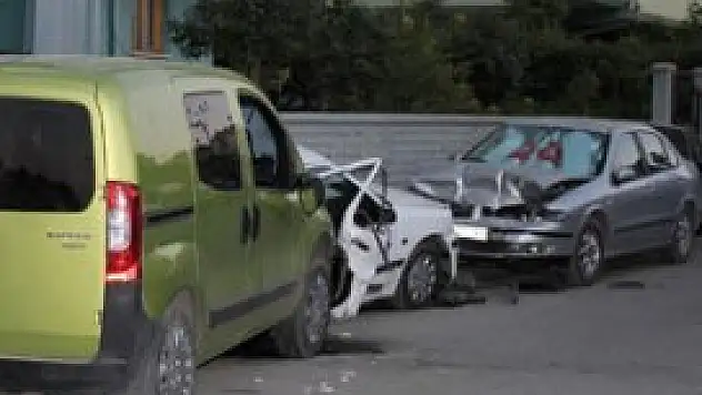 Park halindeki araçlara çarparak durabildi