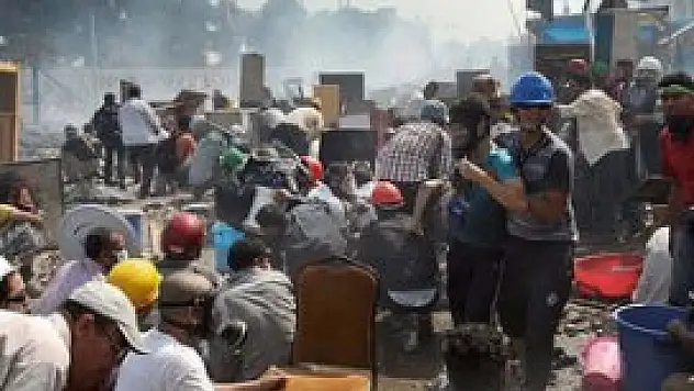 Mısır'da 1 ay sokağa çıkma yasağı!