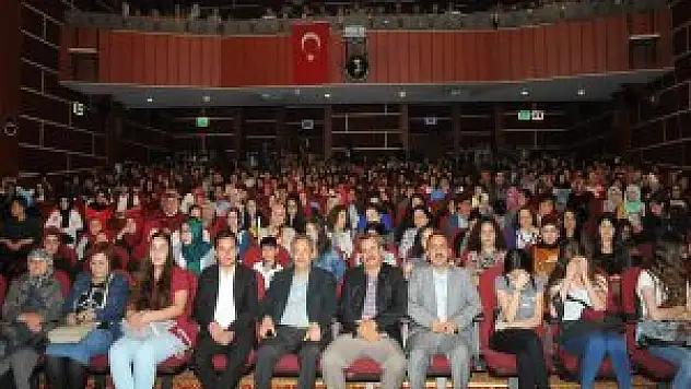 Akşehir'de 'Bozkır'ın Sırrı Türk Peygamber' paneline yoğun ilgi