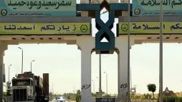 Mısır Refah Sınır Kapısı'nı kapattı