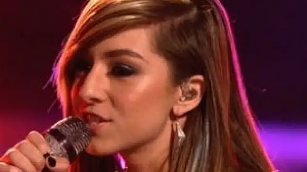 Ünlü şarkıcı herkesin gözü önünde öldürüldü!