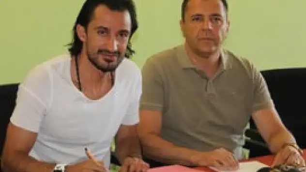 Hasan Kabze Konyaspor'a imzayı attı