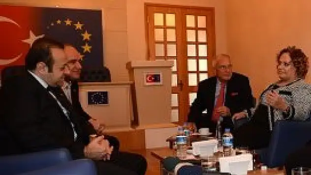 Bağış'tan vize uyarısı