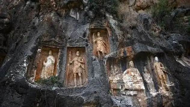 Dev kabartmaların gizemli mekanı: 'Adam Kayalar'