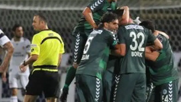 Torku Konyaspor Fenerbahçe'yi devirdi!