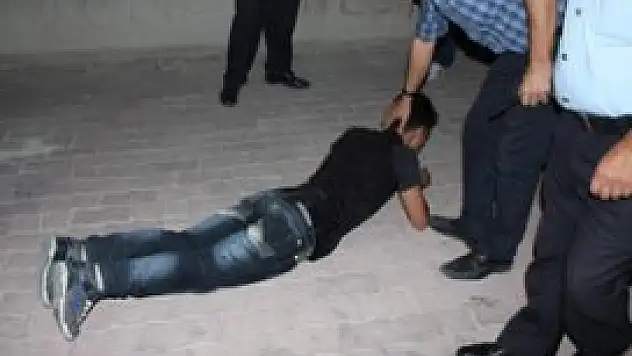 Halı hırsızları kovalamaca sonunda yakalandı