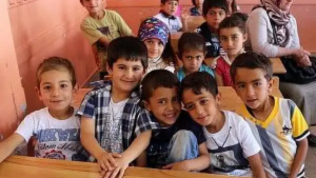 Terör mağduru öğrenciler karnelerine kavuştu