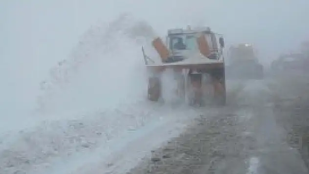 Doğu'da 238 köy yolu kapandı