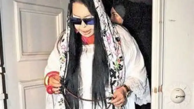 Bülent Ersoy gece yarısı türbe açtırdı!