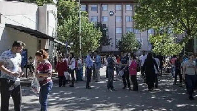 LYS-5 yabancı dil sınavı başladı