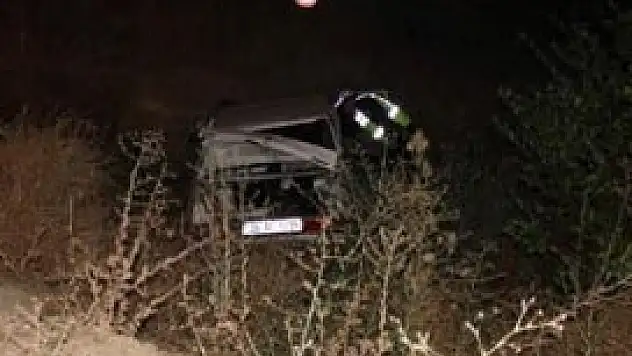 Otomobil şarampole devrildi 1 ölü 1 yaralı