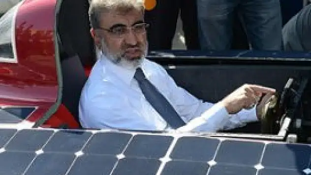 Bakan Yıldız güneş enerjili araba kullandı