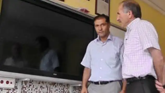 Kulu'daki liseler akıllı tahtalarına kavuşuyor