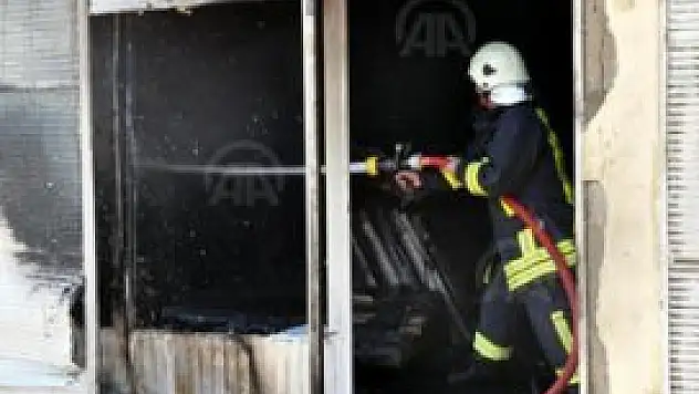 Konya'da mobilya deposunda yangın çıktı!