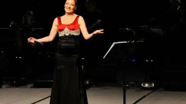 Candan Erçetin'den hayranlarına kötü haber!