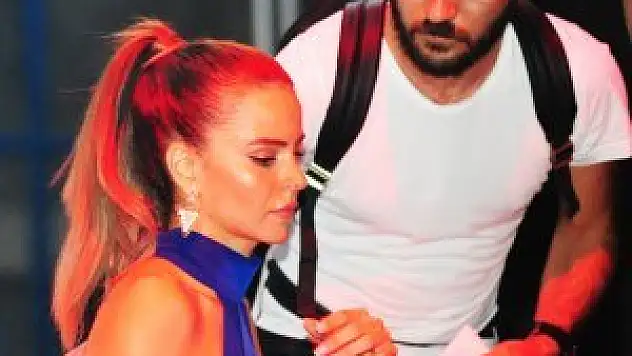 Şarkıcı Simge, sahnede baygınlık geçirdi