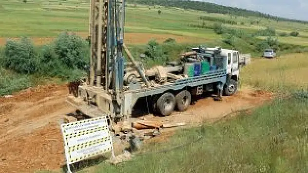 Cihanbeyli'nin iki mahallesine derin su kuyusu açıldı