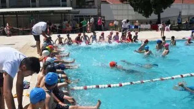 Seydişehir'de yüzme havuzu yeniden hizmete açıldı