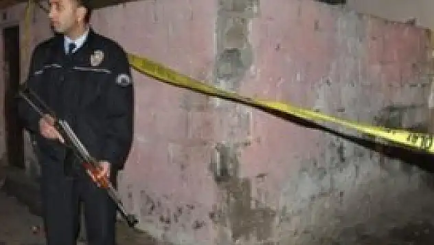 48 yıllık eşini bastonla döverek öldürdü