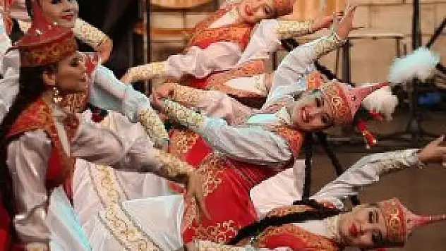 Uluslararası Bursa Altın Karagöz Halk Dansları Yarışması başladı