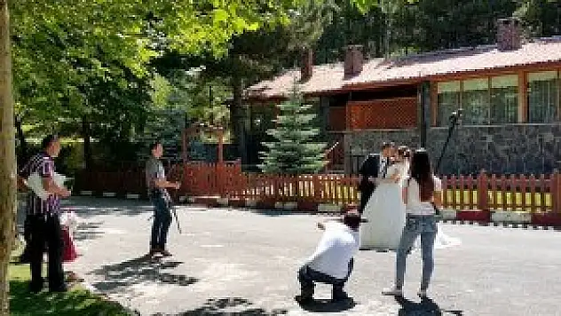 Seydişehir'deki kuğulu park doğal fotoğraf stüdyosu oldu