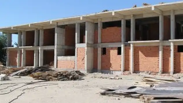 Cihanbeyli'de Gençlik Merkezi inşaatı devam ediyor