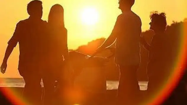 'Güneş genetik özelliklerden sonra en güçlü yaşlandırıcı faktör'