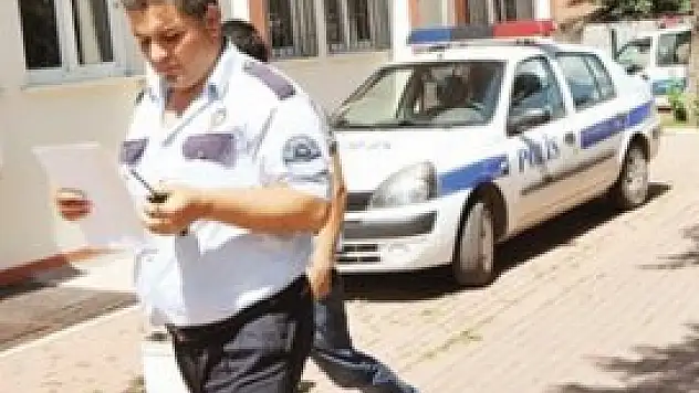 Arkadaşının sınavına girip kendi adını yazdı!